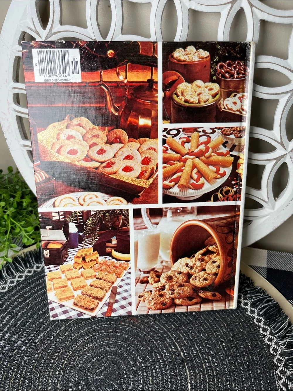 Better Homes and Gardens Homemade Cookies Cook Book - White & Red Cover